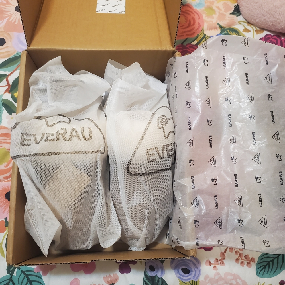 New UGG Slippers - Picture 3 of 8